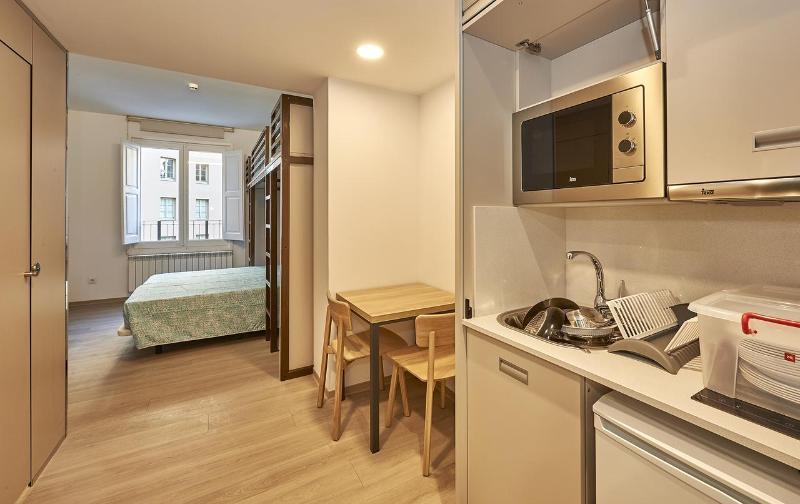 Alberg Abat Oliba Monistrol de Montserrat エクステリア 写真 A studio apartment in Madrid, Spain