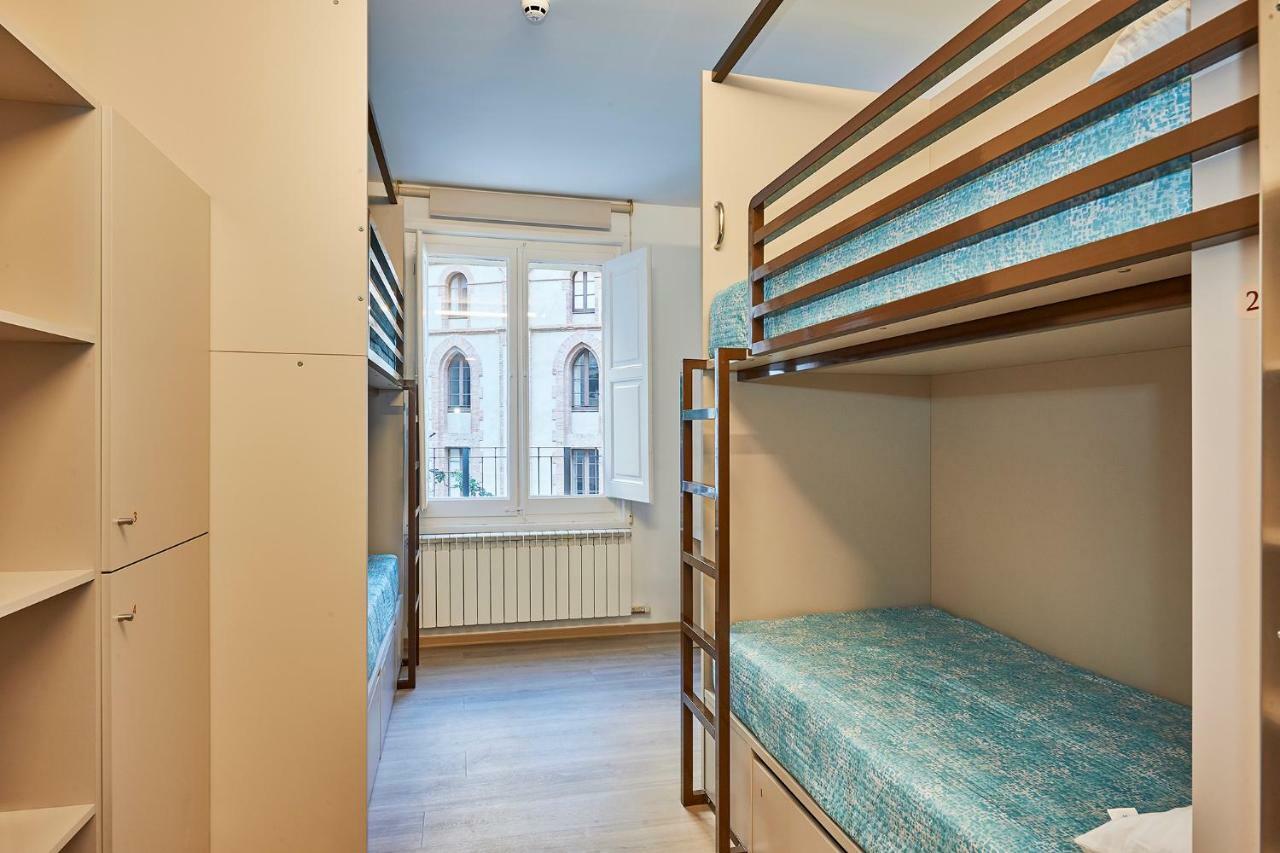 Alberg Abat Oliba Monistrol de Montserrat エクステリア 写真 Hostel room in Rome, Italy