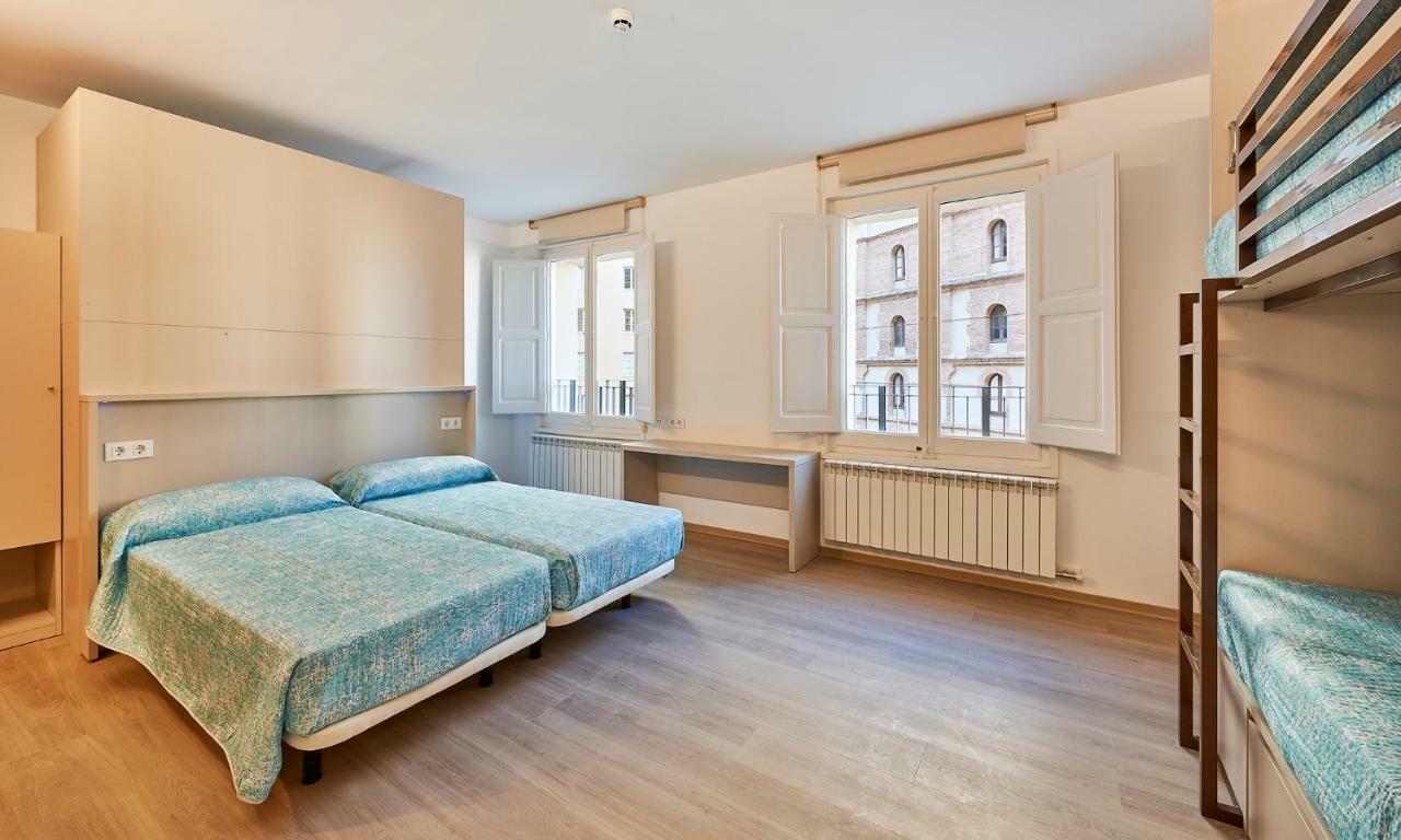 Alberg Abat Oliba Monistrol de Montserrat エクステリア 写真 Hostel room in Madrid, Spain