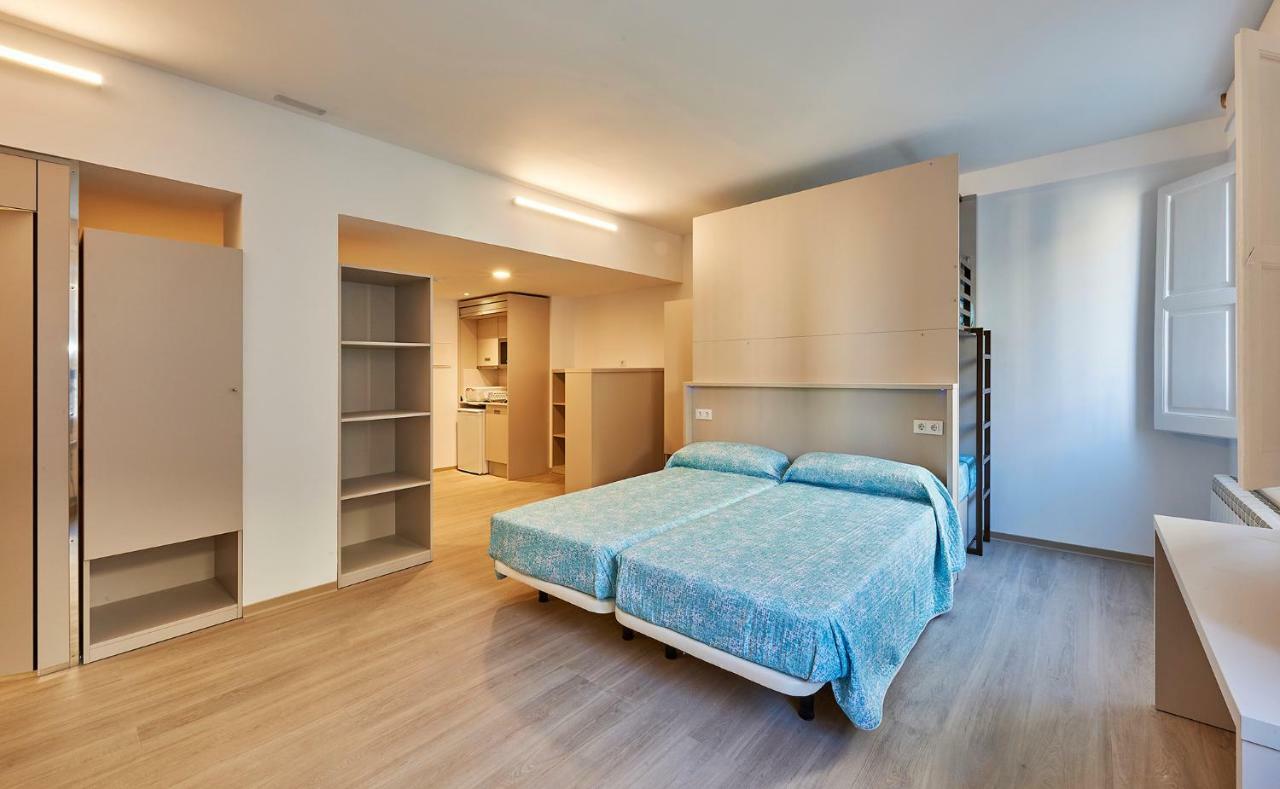 Alberg Abat Oliba Monistrol de Montserrat エクステリア 写真 A typical studio apartment